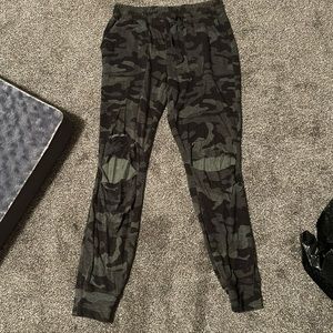 Express Camo Joggers - distressed